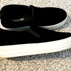 Women's brand new, Black Velvet like Outwoods Brand,Size 9